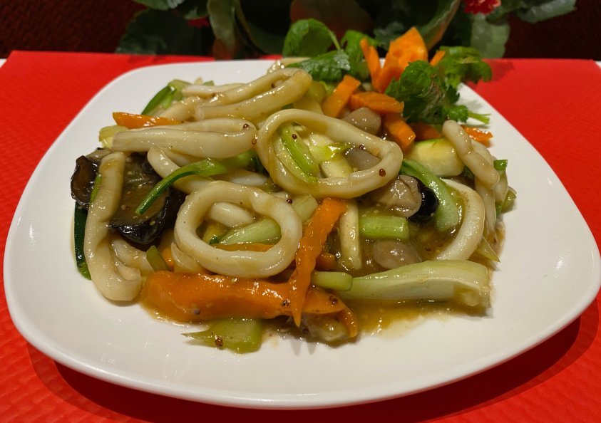 Calamares salteados del chef con verduras