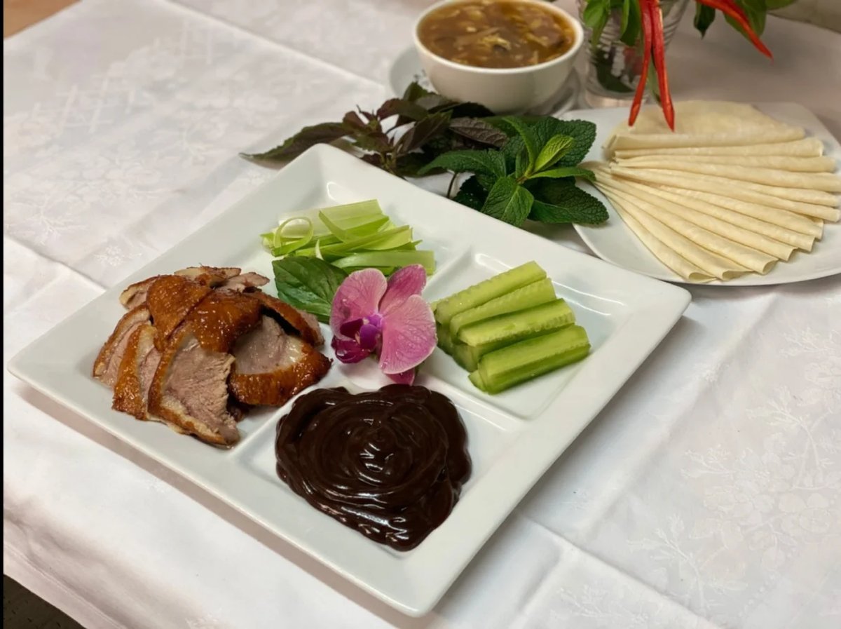 Canard laqué pékinois (crêpes avec canard + soupe de canard)