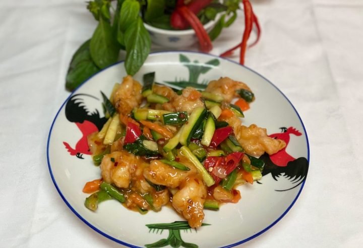 Gambas salteadas con albahaca tailandesa, picantes