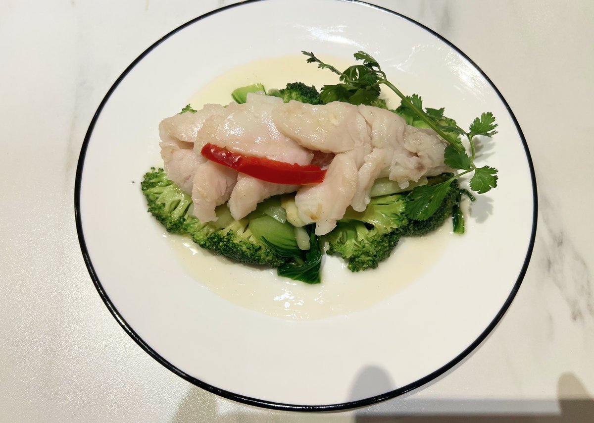 Filet de poisson sauté aux légumes de saison