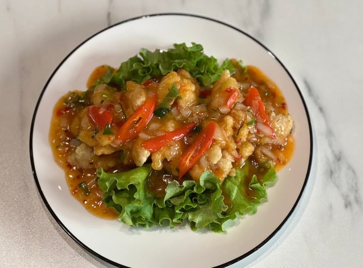 Filete de pescado salteado a la pekinesa, picante