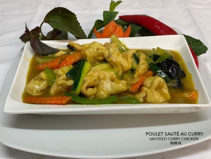 Pollo salteado al curry