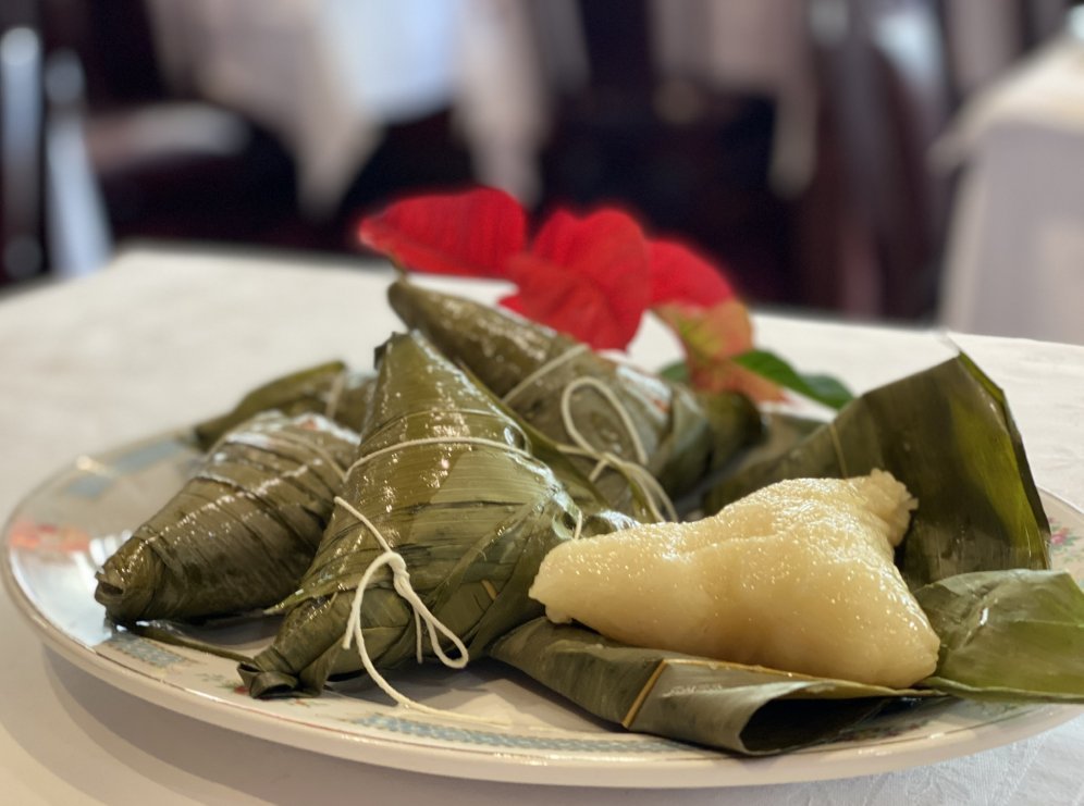 Riz gluant à la vapeur aux feuilles de bambou